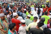 দুই টাকার ১১ পদের ইফতার, অসহায় রোজাদারদের মুখে হাসি