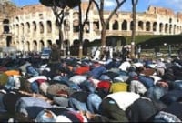 সরকারি হিসাবে সাম্প্রতিক বছরগুলোতে ইতালিতে প্রায় বিশ হাজার লোকের ইসলাম গ্রহণ