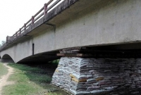 হঠাৎ মাঝরাতে দেবে গেছে মাতামুহুরী সেতু, আটকা পড়েছে অসংখ্য যানবাহন হঠাৎ মাঝরাতে দেবে গেছে মাতামুহুরী সেতু, আটকা পড়েছে অসংখ্য যানবাহন