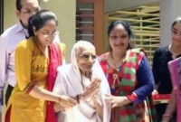 বিজয়ের আনন্দে শামিল প্রধানমন্ত্রী নরেন্দ্র মোদির মা হীরাবান