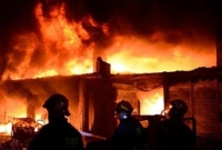 হকার্স মার্কেটে ভ'য়াবহ আগুন, নিয়ন্ত্রণে ফায়ার সার্ভিসের ১৫টি ইউনিট