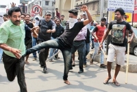 দফায় দফায় সংঘর্ষে উত্তাল পশ্চিমবঙ্গ, বিজেপি নেতা গুলিবিদ্ধ