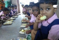 ডিম চাওয়ায় শিশুর প্যান্টের ভিতরে গরম খিচুড়ি ঢালল অঙ্গনওয়াড়ি কর্মী!