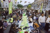 লন্ডনের রাস্তায় ইফতারে সব ধর্মের মানুষ