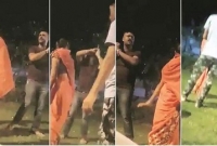 কোমরের বেল্ট খুলে নারীকে প্রহার পুলিশের, অশ্লীল জেরা, ভিডিও ভাইরাল