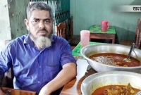 বাসযাত্রীদের বিনামূল্যে সেহরি খাওয়ান রশিদ মাতবর!