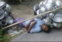 বিদ্যুতের তার মাটিতে, জীবন গেল ফেরিওয়ালার!