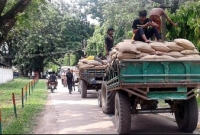 দুস্থদের চাল কালোবাজারে বিক্রির অভিযোগে আটক ইউপি চেয়ারম্যান