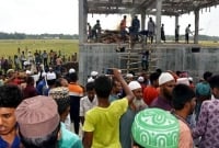 জুমার নামাজ শেষে মদের দোকান উচ্ছেদ করলো জনতা জুমার নামাজ শেষে মদের দোকান উচ্ছেদ করলো জনতা