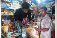 পরিচয় গোপন করে ১৪০ অসচ্ছলকে ঈদ উপহার