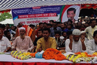 নিজের গ্রামে ভিপি নুরকে দেখতে হাজারো জনতার ভিড়