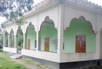 টাঙ্গাইলে মুসল্লিদের নামাজ বন্ধে মসজিদে তালা!