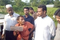 রাব্বানীর ঘোষণার পর সেই প্রতিবন্ধী খামারিকে ২০০ হাঁস দিলেন ছাত্রলীগ নেতা রাব্বানীর ঘোষণার পর সেই প্রতিবন্ধী খামারিকে ২০০ হাঁস দিলেন ছাত্রলীগ নেতা