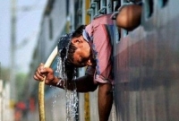  তীব্র গরমে ট্রেনেই চার যাত্রীর মৃত্যু