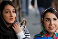 হিজাব না পরায় নারীকে ট্যাক্সি থেকে মাঝ রাস্তায় নামিয়ে দিলেন চালক