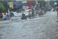 মাত্র পৌনে এক ঘণ্টার বৃষ্টিতে পানির নিচে চট্টগ্রাম নগরী