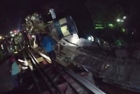 মৌলভীবাজারে ট্রেন দুর্ঘটনা: হতাহত যাত্রীদের উদ্ধারের বদলে মালামাল চুরির হিড়িক