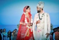 মুসলিম নারী হয়ে সিঁদুর মাথায় দিয়ে দেশে ফিরলেন নুসরাত