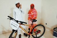 সাইকেল উপহার পেয়ে কাঁদল অসহায় হাফেজ আল আমিন