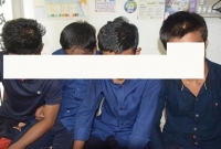 শ্রেণিকক্ষে ৫০ ছাত্রের মাথার চুল কাটলেন শিক্ষক!