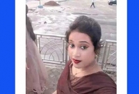 প্রবাসী স্বামীকে রেখে পরকীয়া প্রেমের টানে আরেক যুবকের সাথে...