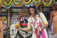 কট্টর হিন্দুত্ববাদী সংগঠনের রথযাত্রায় অতিথি হয়ে ফের বিতর্কে নুসরাত জাহান