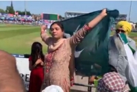 বিশ্বকাপে পাকিস্তানের পতাকা নিয়ে পাকিস্তানপন্থী স্লোগান ভারতীয় নারীর