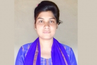 অন্যের বাড়িতে কাজ করে মায়ের দেয়া ২০০ টাকায় পুলিশে চাকরি পেল সাদিয়া