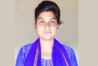 মায়ের দেয়া ২০০ টাকায় সাদিয়া এখন পুলিশ