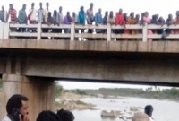 ধাক্কা দিয়ে ৫ বছরের শিশু কন্যাকে নদীতে ফেলে দিলেন সৎমা!