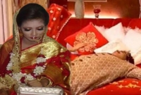 বাসর রাতেই স্বামীকে অচেতন করে 'প্রেমিকের' সঙ্গে নববধূর পলায়ন বাসর রাতেই স্বামীকে অচেতন করে 'প্রেমিকের' সঙ্গে নববধূর পলায়ন