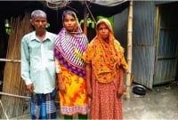 বিনে পয়সায় পুলিশে চাকরি পেয়ে আনন্দে কাঁদলেন চা বিক্রেতার মেয়ে