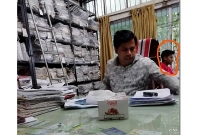 বিআরটিএ অফিসের ঘুষ গ্রহণের ভিডিও প্রকাশ করে নিরাপত্তাহীনতায় যুবক