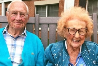 বৃদ্ধাশ্রমে প্রেম, অতঃপর বিয়ের পিঁড়িতে শতবর্ষী জুটি!