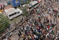 রাজধানীতে রিক্সাচালকদের সড়ক অবরোধ, ভোগান্তিতে সাধারণ মানুষ