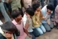 নির্যাতনের পর ‘গো মাতা কি জয়’ স্লোগান দিতে বাধ্য করা হলো ৬ মুসলিমকে