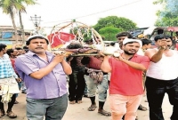 নজির গড়লেন মুসলিমরা, হিন্দু প্রতিবেশীর মৃতদেহ সৎকারে মসজিদের ইমাম!