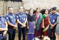 মিষ্টি মুখ করাতে সুষ্মিতার বাড়িতে পুলিশ সুপার