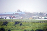 নেপালের ত্রিভুবন বিমানবন্দর থেকে আবারও ছিটকে পড়ল যাত্রীবাহী বিমান