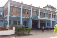 গভীর রাতে ছাত্রীর সঙ্গে আপত্তিকর অবস্থায় আটক কলেজ অধ্যক্ষ