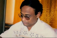 গভীর রাতে শিক্ষিকার সঙ্গে ধরা পড়ে অধ্যক্ষ বললেন 'ভুল করেছি, ক্ষমা করে দিন'