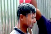 স্ত্রীর তালাকের নোটিশ পেয়ে খুশিতে দুধ দিয়ে গোসল করলেন এক স্বামী!