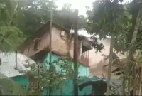 মুহূর্তেই দোতলা বাড়িটি তলিয়ে গেল শঙ্খ নদে, কান্নায় ভেঙে পড়েন বাসিন্দারা