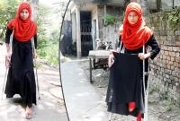 একটি কৃত্রিম পায়ের জন্য আয়েশার আকুতি