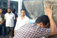 আমি আ.ত্মহ.ত্যা করবো, আমি বাঁচতে চাই না: মিন্নির বাবা