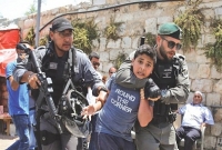 সৌদি যুবকের প্রতি থুতু ছুড়ে মেরে ফিলিস্তিনি তরুণদের ঘৃণা প্রকাশ 