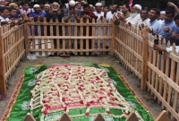 আজমীর শরিফের গিলাফ দিয়ে ঢেকে দেয়া হলো এরশাদের কবর