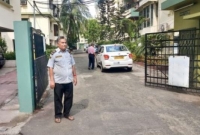 চলচ্চিত্র নির্মাতা জীবিকার তাগিদে এখন বাড়ির দারোয়ান