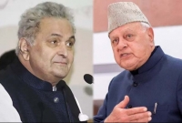 'কাশ্মীর আসলে পাকিস্তানেরই অংশ' আপত্তিকর মন্তব্যে ঋষি কাপুরকে গ্রেফতারের নির্দেশ