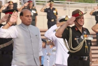 ভারতীয় সেনাপ্রধানের যুদ্ধের রণহুঙ্কার, উল্টোকথা প্রতিরক্ষামন্ত্রীর